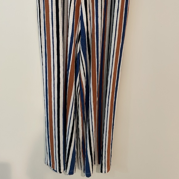 Jumpsuit Romper with peek a boo tummy - Picture 5 of 7